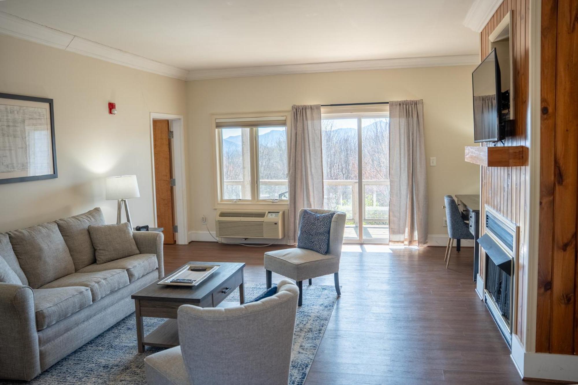 Inn At Crestwood Boone Exterior photo